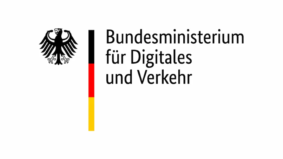Logo des Bundesministeriums für Digitales und Verkehr mit Bundesadler und vertikalem Balken in Schwarz, Rot und Gold.