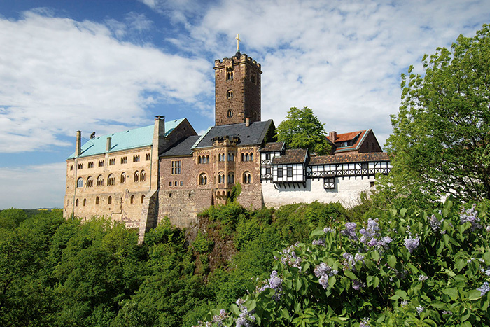 Eisenach Wartburg, Mittelalterliche Burg tront im Wald über Einsenach