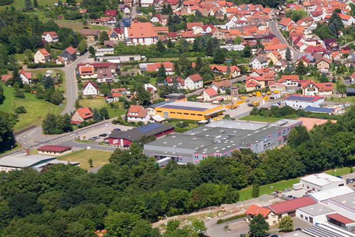 Drohnenflugansicht: Gewerbegebiet Die Aue Floh-Seligenthal