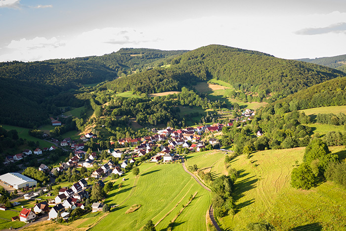 Blick über Schnellbach Richtung Rennsteig in Floh-Seligenthal
