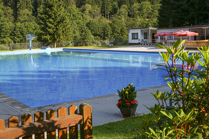 Blick auf das Schwimmbecken