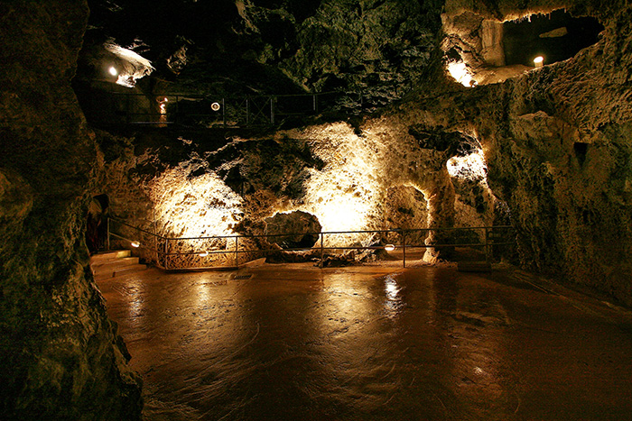 Marienglashöhle Friedrichroda, beleuchteter Bergwerkstollen