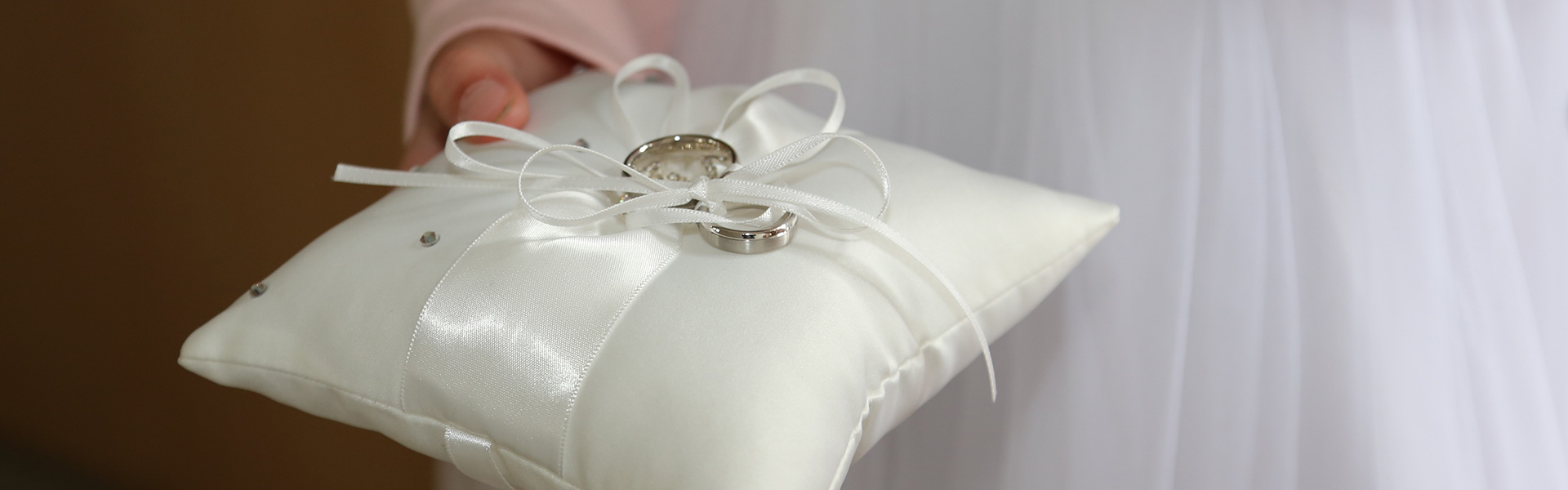 Hochzeit und Ringkissen im Standesamt in Floh-Seligenthal