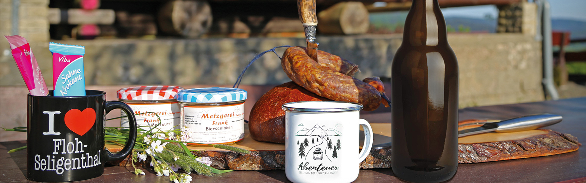 Regionale Produkte von Wurst, Süßigkeiten wie Nugat und Fruchtschnitten sowie Souveniers