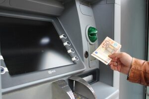 Geldautomat der VR-Bank in Floh-Seligenthal vor der Schließung